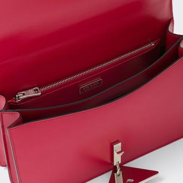 人気プラダ コピー エンブレムブラッシュドレザー バッグ 1BD321_ZO6_F02SB_V_OTO